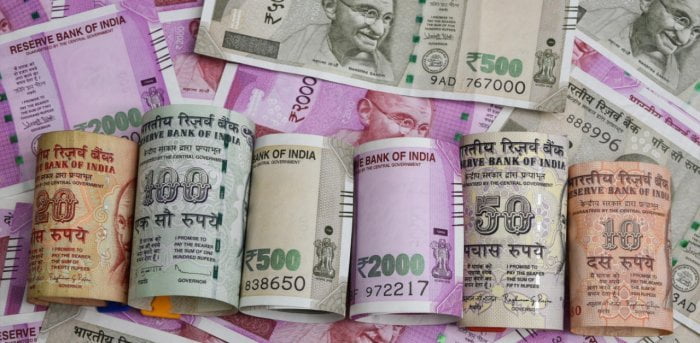 'Rupee may also face subdued and sideways move in coming week towards US dollar' 1