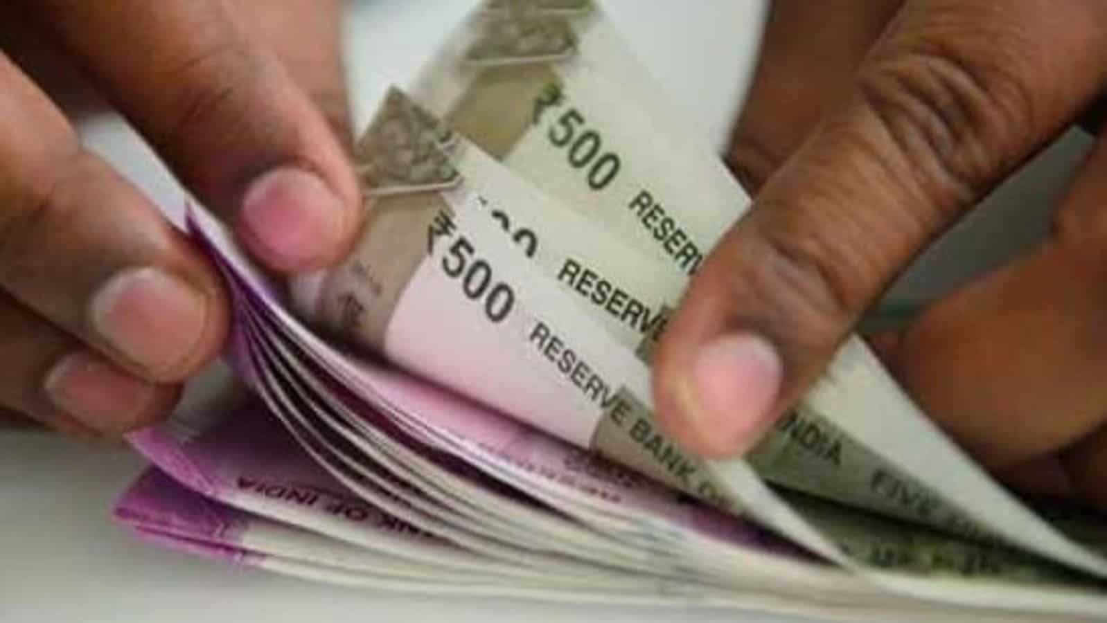 Rupee rises 23 paise to 68.Seventy four towards the US greenback in early exchange Friday 1